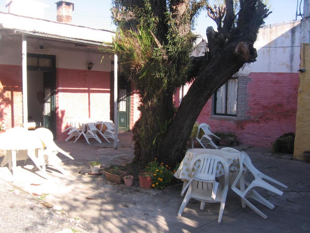 Hostel El Espanol Colonia del Sacramento Exterior photo
